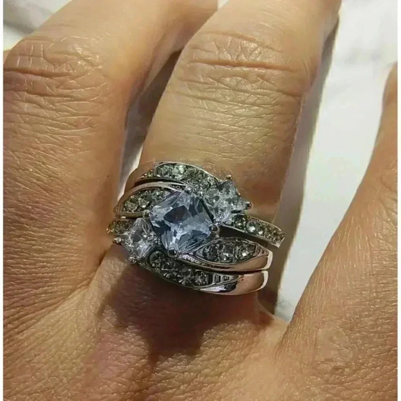 Elegant Three-Stone Ring Set Size 5 - Picture 1 of 3